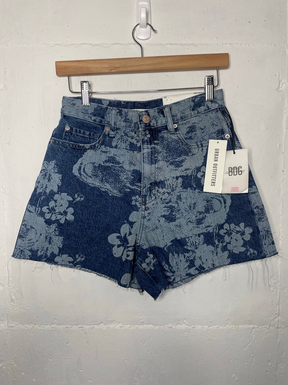 NEW BDG Urban Outfitters A Line Shorts Womens Size 27 Floral Printed